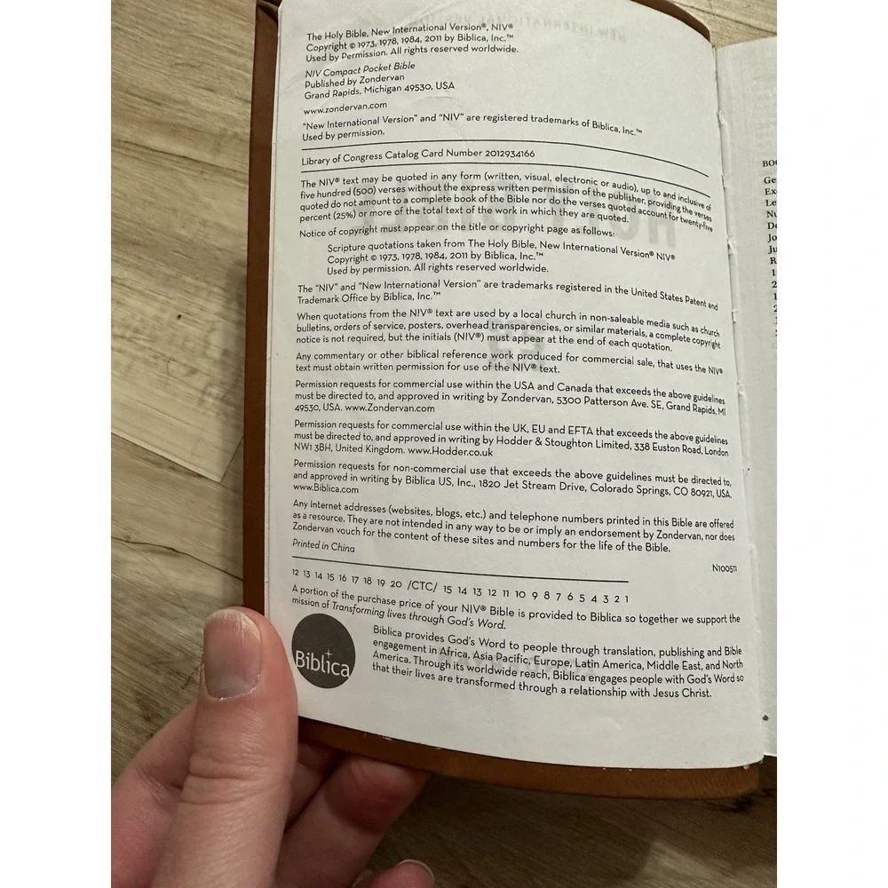 Zondervan NIV Trimline‎ Bible with a brown Italian Leather Duo-Tone cover